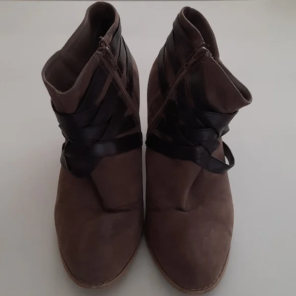 Ankle Shoes (Boots) - Size 10 (XL) - Picture 5 of 11